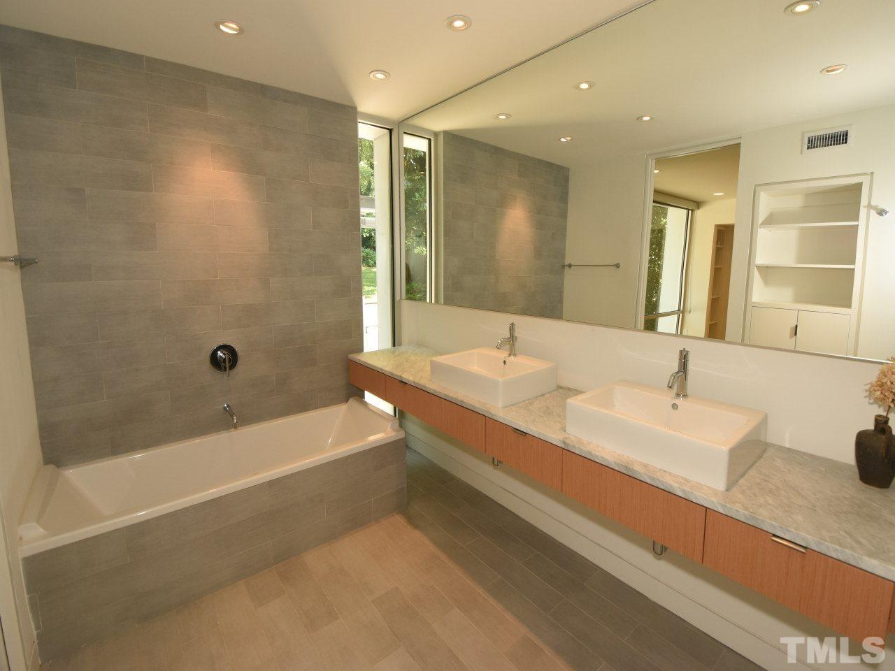 2109 St James Road Raleigh, NC 27607 - Photo 15 of 25 a bathroom with a bathtub and a sink