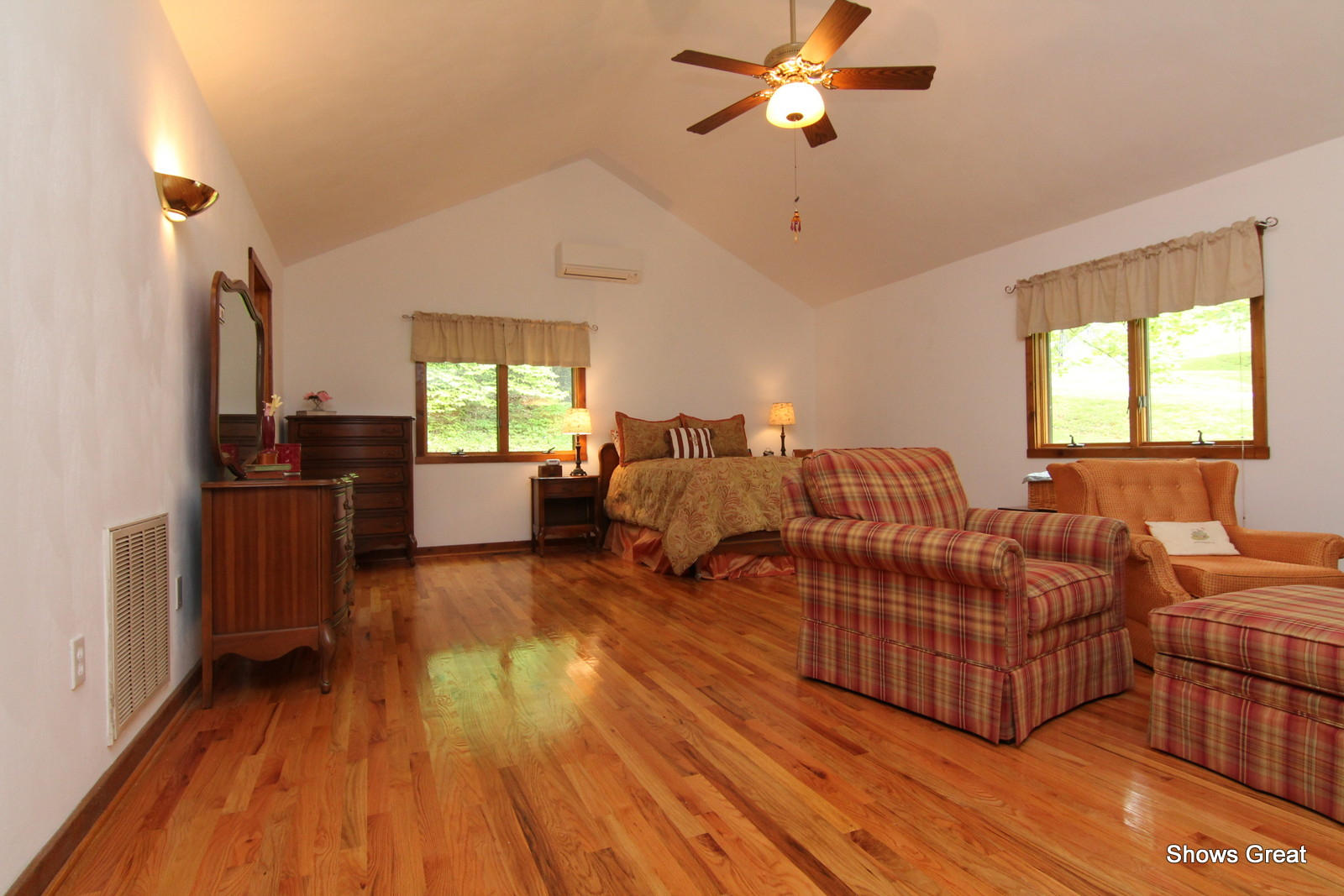 5462 Lakedale Road Southwest Roanoke, VA 24018 - Photo 11 of 45 a living room with furniture and a wooden floor