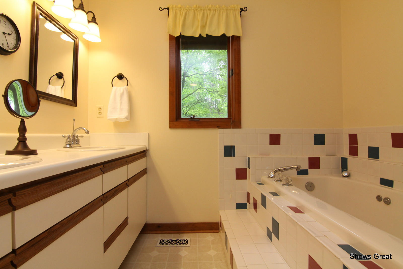 5462 Lakedale Road Southwest Roanoke, VA 24018 - Photo 17 of 45 a bathroom with a sink and a mirror
