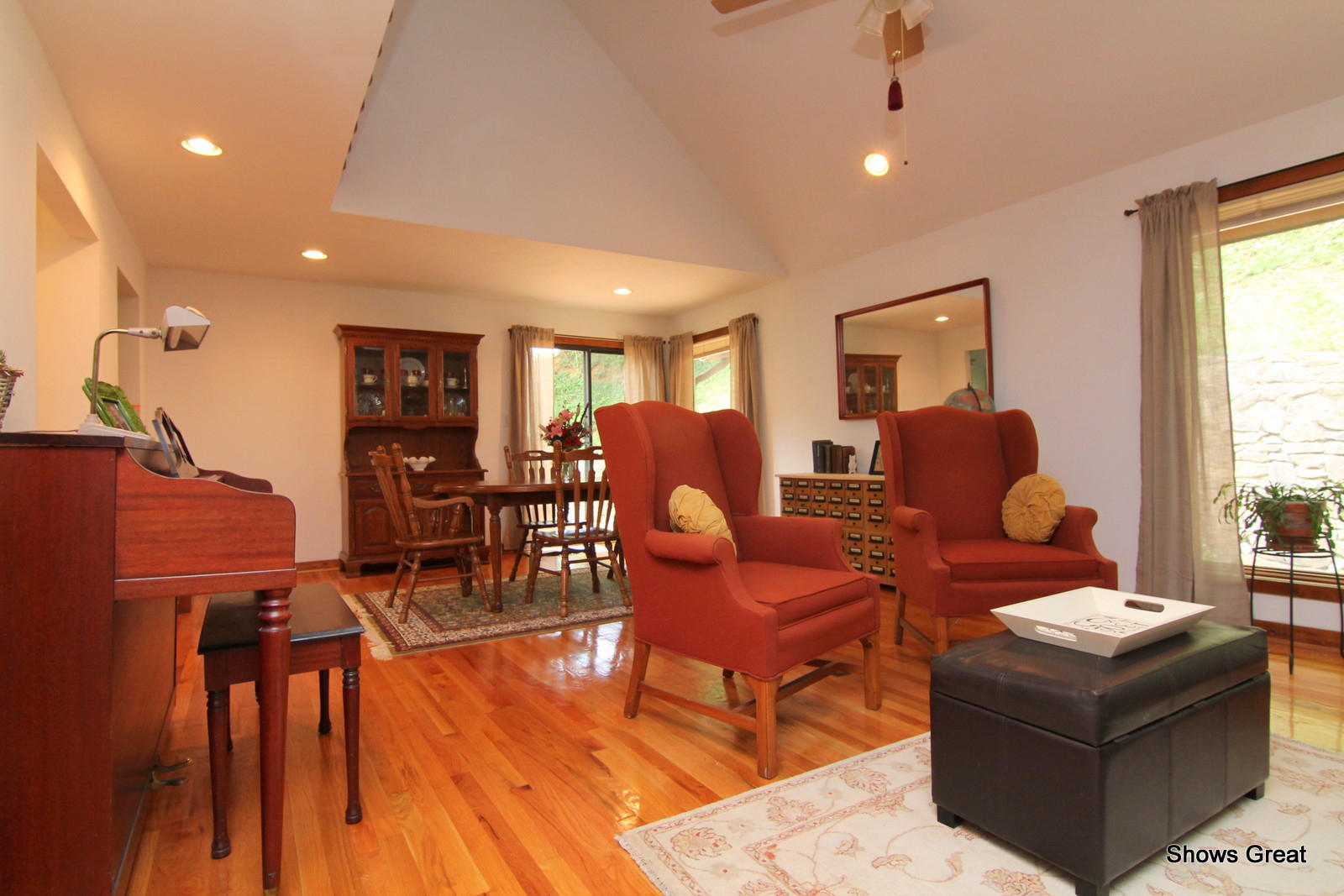 5462 Lakedale Road Southwest Roanoke, VA 24018 - Photo 19 of 45 a living room with furniture and wooden floor
