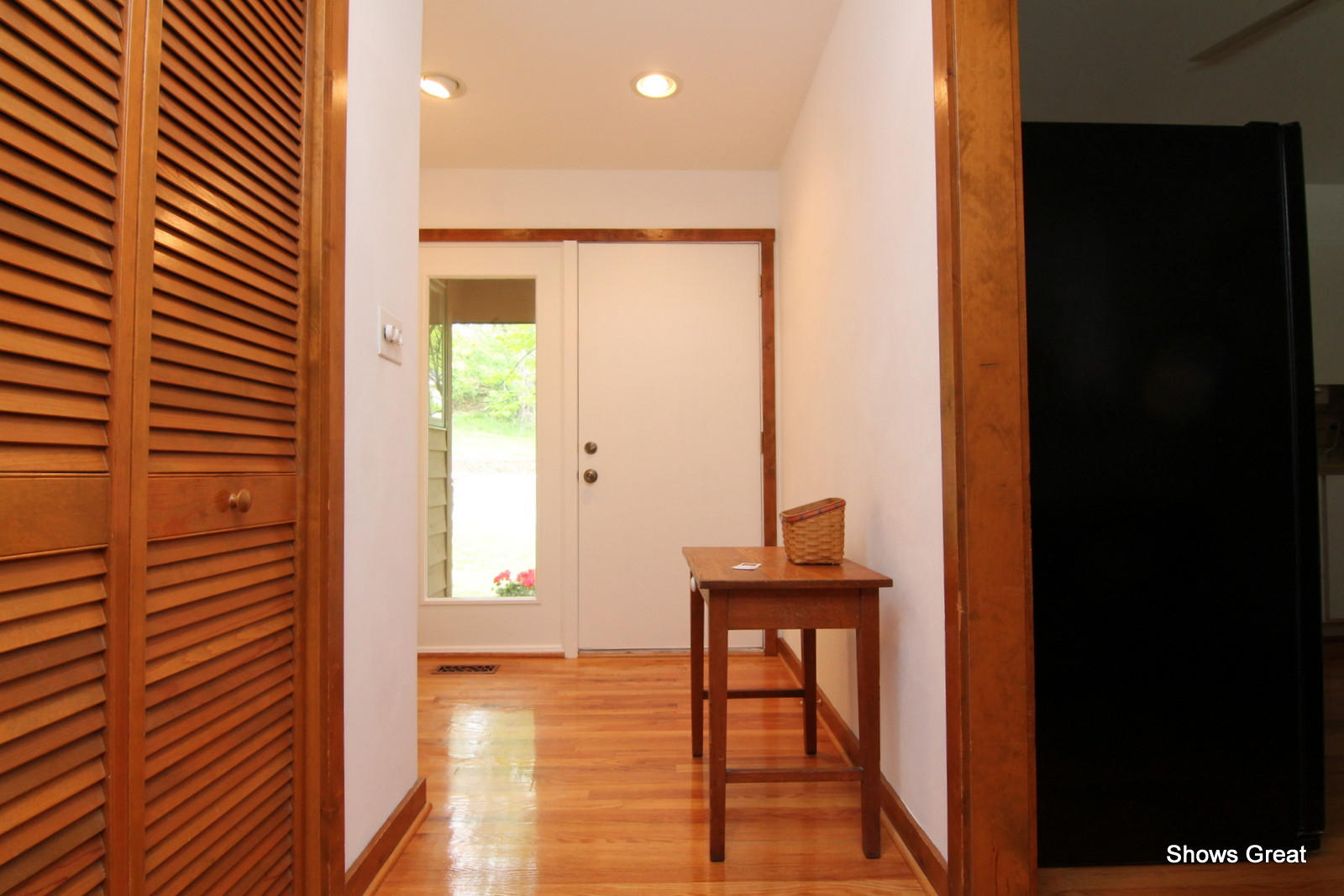 5462 Lakedale Road Southwest Roanoke, VA 24018 - Photo 21 of 45 a view of a hallway with wooden floor table and chairs
