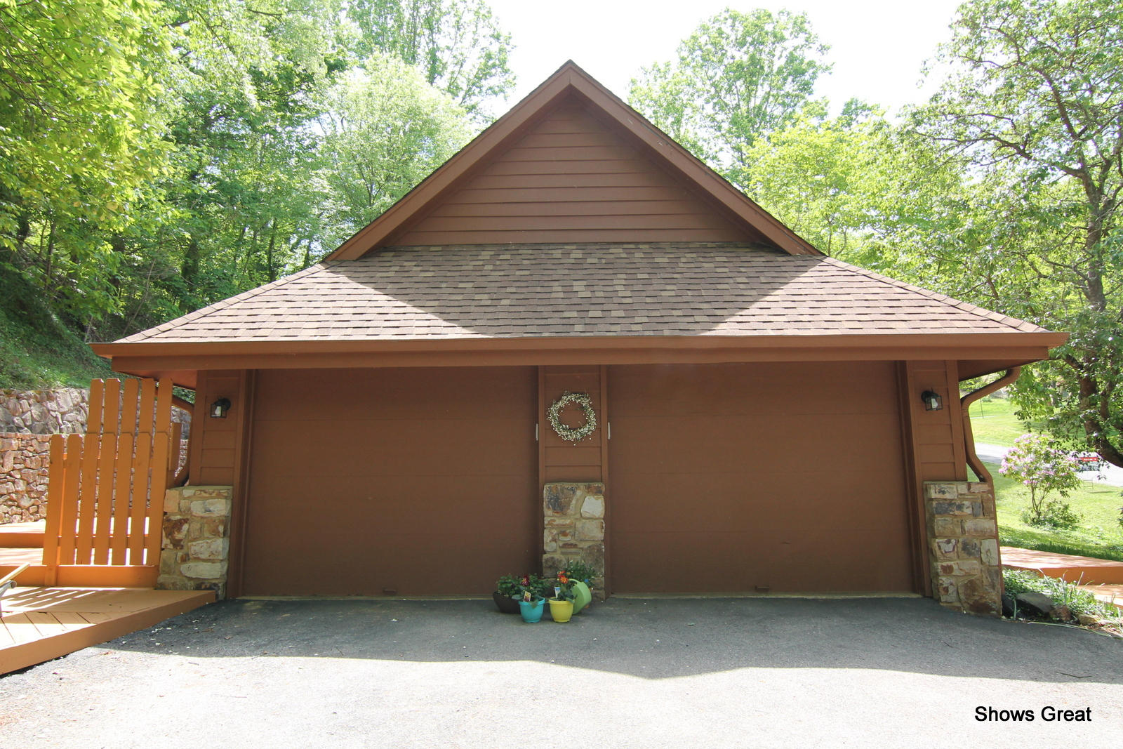 5462 Lakedale Road Southwest Roanoke, VA 24018 - Photo 32 of 45 a backyard of a house with seating space