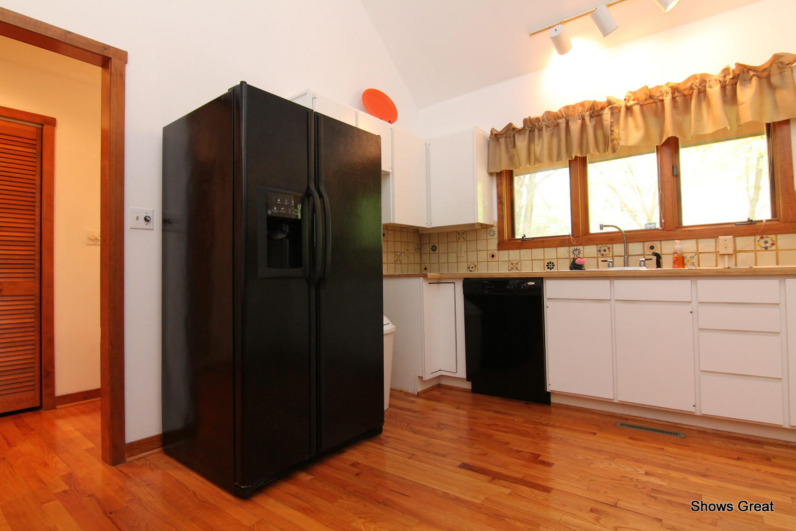 5462 Lakedale Road Southwest Roanoke, VA 24018 - Photo 10 of 45 a kitchen with stainless steel appliances granite countertop a refrigerator and a sink