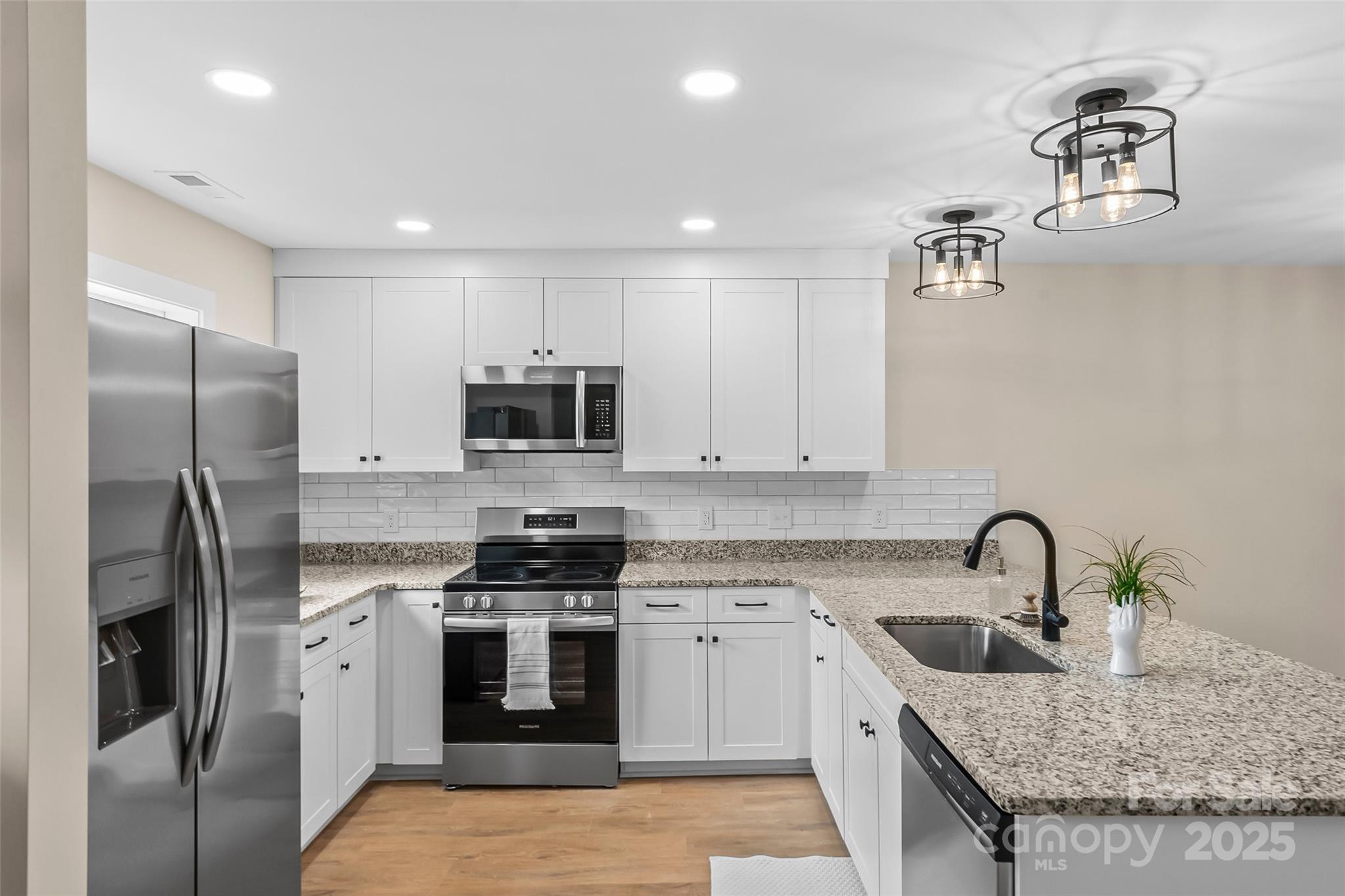 206 Beacon Avenue Morganton, NC 28655 - Photo 3 of 22