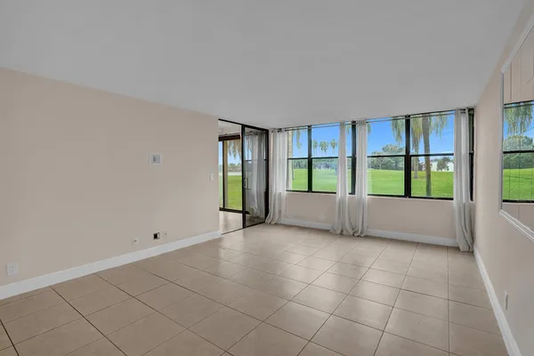$2,200 | 16300 Golf Club Road, Unit 109, Weston, FL 33326