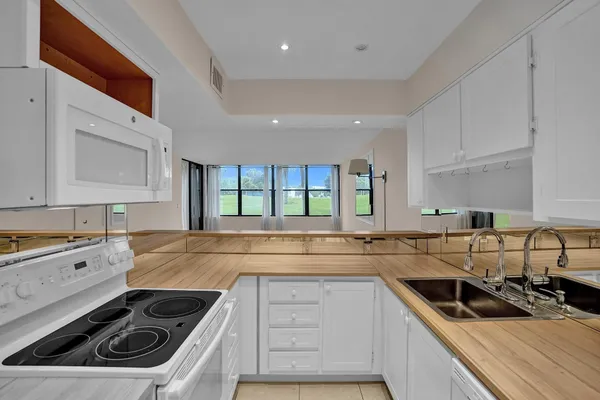 $2,200 | 16300 Golf Club Road, Unit 109, Weston, FL 33326