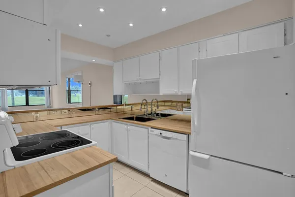 $2,200 | 16300 Golf Club Road, Unit 109, Weston, FL 33326