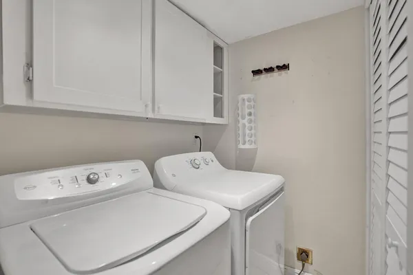 $2,200 | 16300 Golf Club Road, Unit 109, Weston, FL 33326