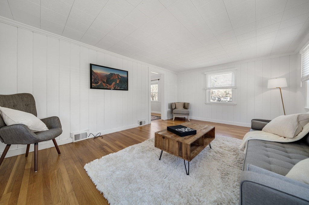 26 Old Tavern Road Wayland, MA 01778 - Photo 14 of 41 Gallery Image 14