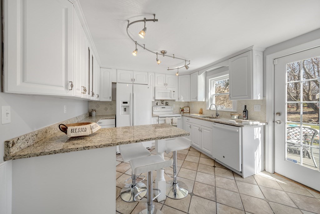 26 Old Tavern Road Wayland, MA 01778 - Photo 16 of 41 Gallery Image 16