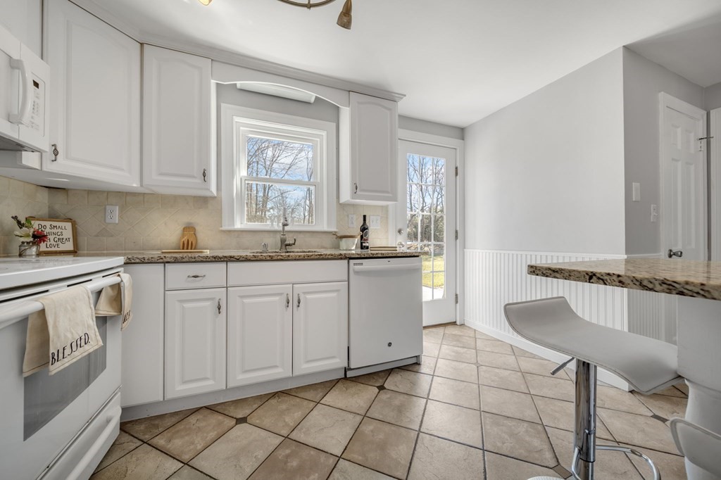 26 Old Tavern Road Wayland, MA 01778 - Photo 17 of 41 Gallery Image 17