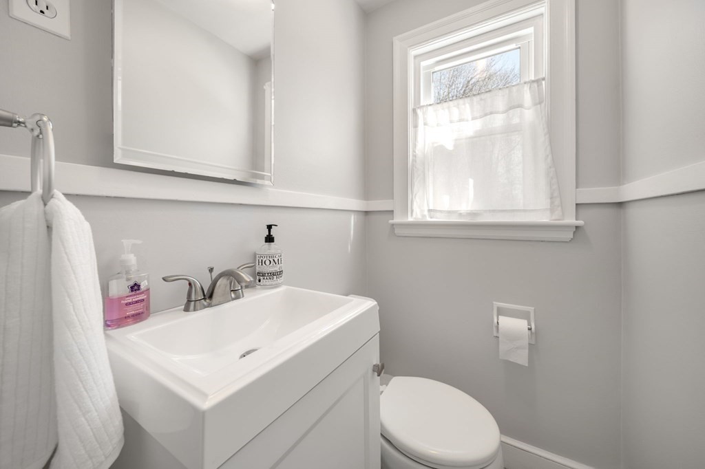 26 Old Tavern Road Wayland, MA 01778 - Photo 19 of 41 Gallery Image 19