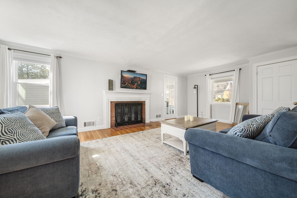 26 Old Tavern Road Wayland, MA 01778 - Photo 3 of 41 Gallery Image 3