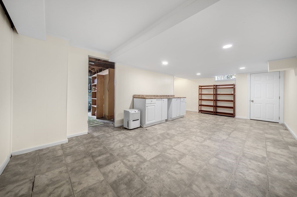 26 Old Tavern Road Wayland, MA 01778 - Photo 38 of 41 Gallery Image 38