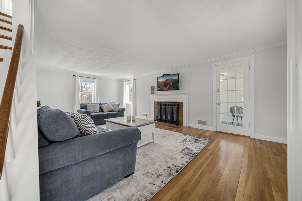 26 Old Tavern Road Wayland, MA 01778 - Photo 5 of 41 Gallery Image 5