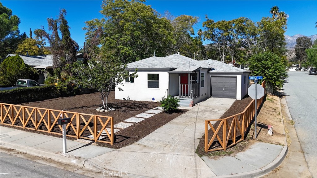 911 West George Street Banning, CA 92220 - Photo 3 of 32 a view of a chairs and table in the patio