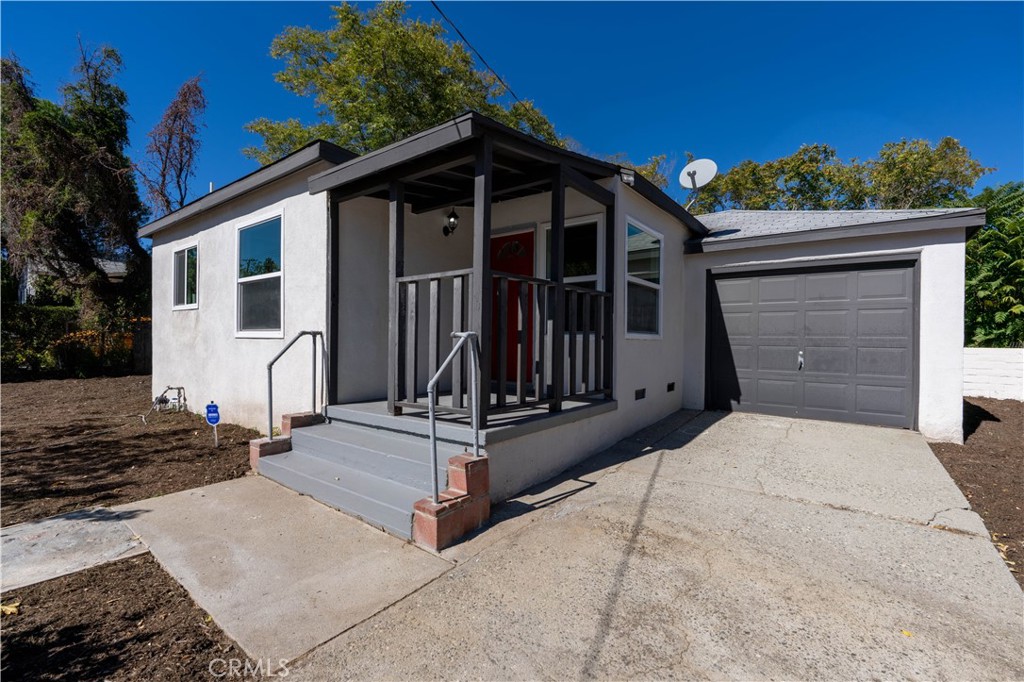 911 West George Street Banning, CA 92220 - Photo 7 of 32 a view of a small house with backyard