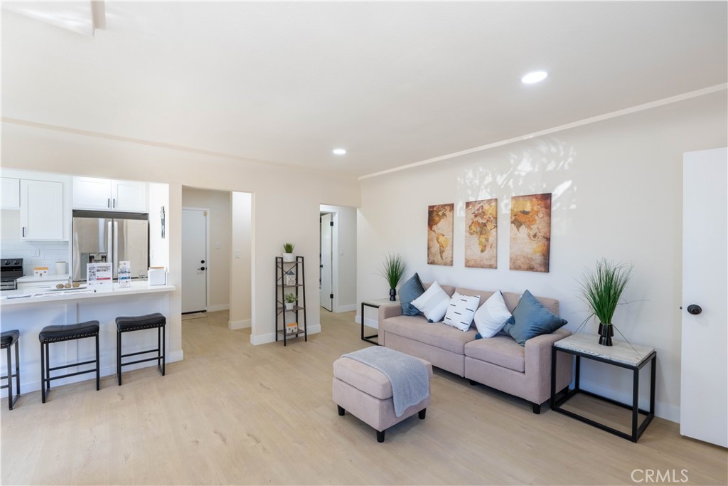 911 West George Street Banning, CA 92220 - Photo 8 of 32 a living room with furniture and a potted plant