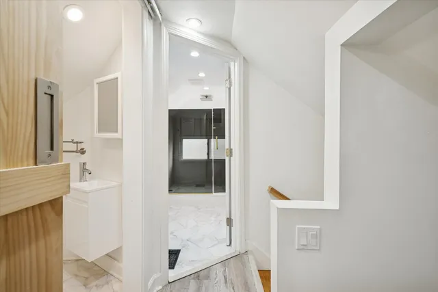 $2,700 | 3831 North New England Avenue, Chicago, IL 60634