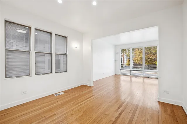 $2,700 | 3831 North New England Avenue, Chicago, IL 60634