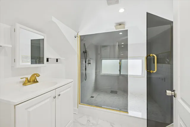 $2,700 | 3831 North New England Avenue, Chicago, IL 60634