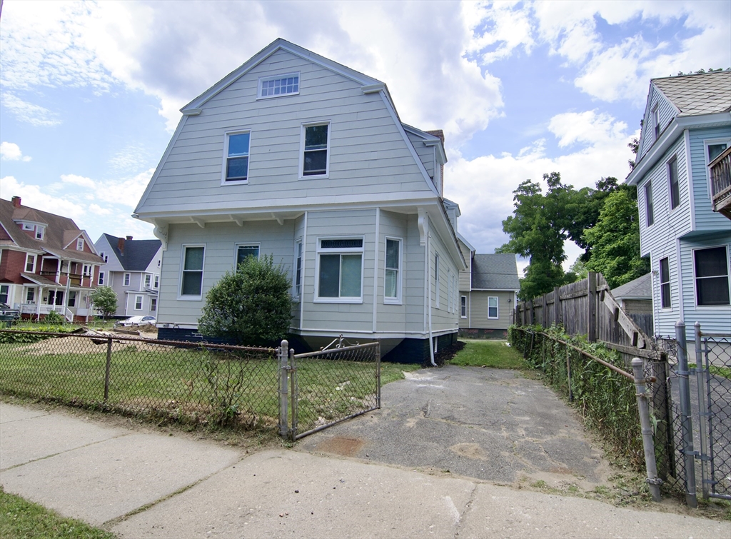 43 Princeton Street Springfield, MA 01109 - Photo 2 of 41