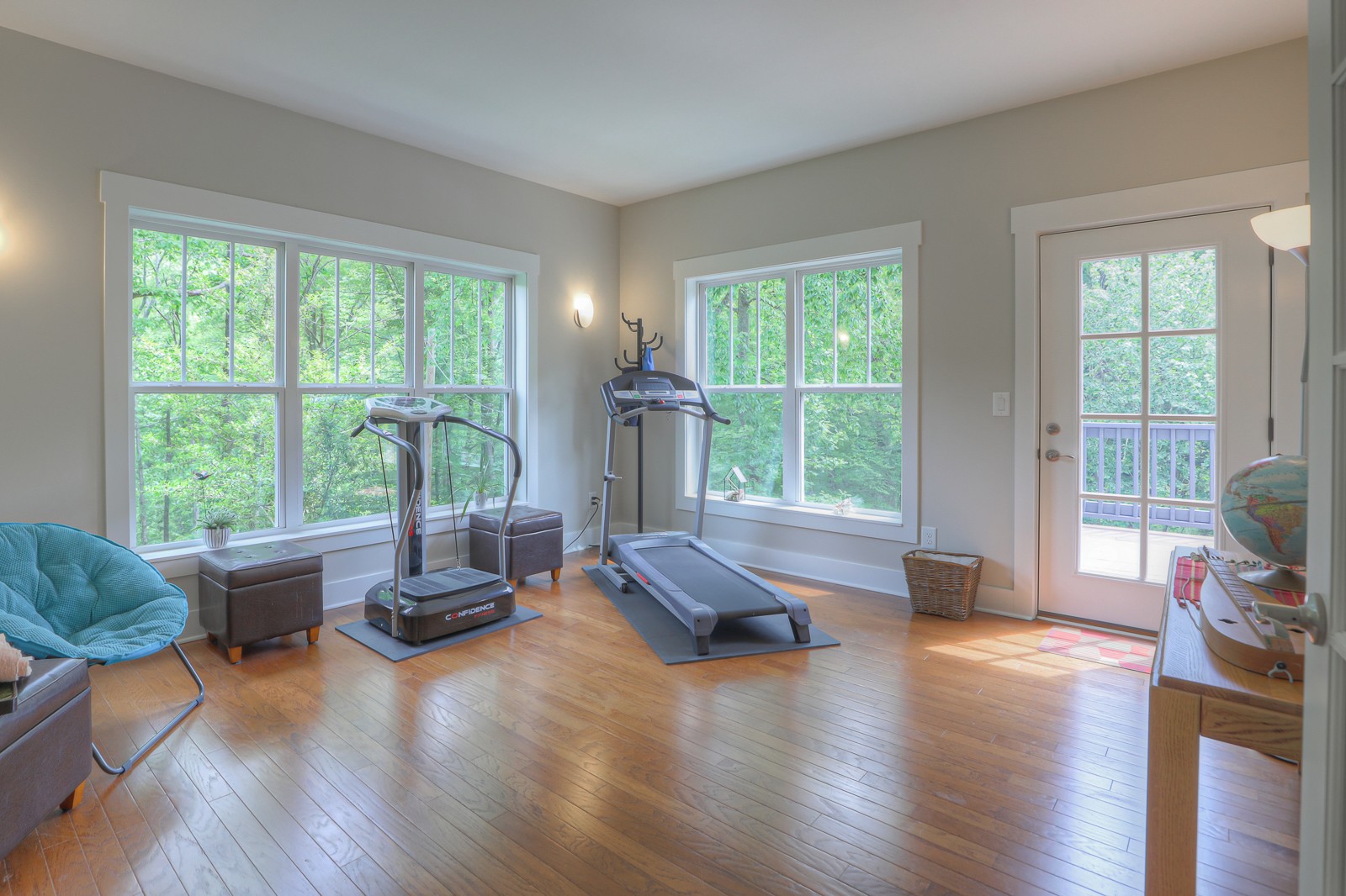 1115 Ridgecrest Road Kingston Springs, TN 37082 - Photo 20 of 38 a living room with furniture and a large window