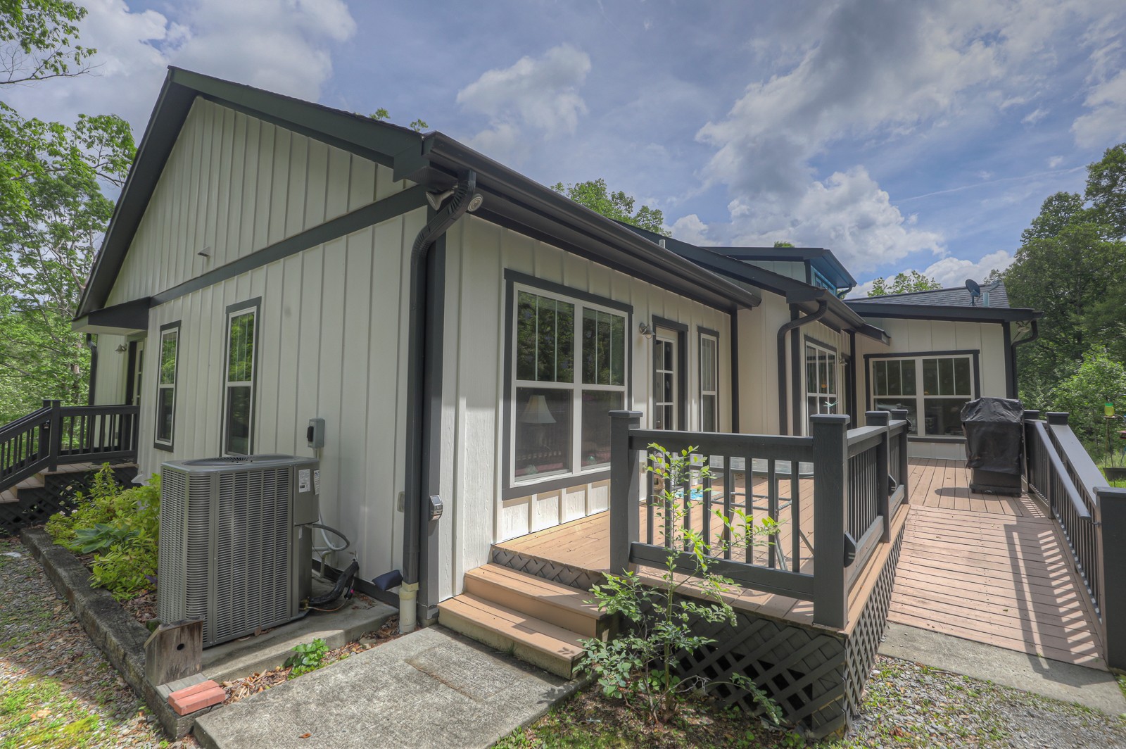 1115 Ridgecrest Road Kingston Springs, TN 37082 - Photo 3 of 38 a front view of a house with a porch