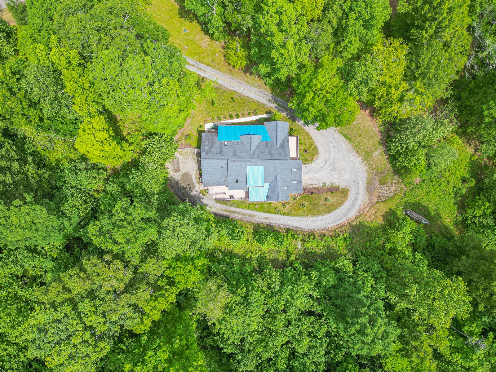 1115 Ridgecrest Road Kingston Springs, TN 37082 - Photo 35 of 38 a aerial view of a house with a yard and large trees