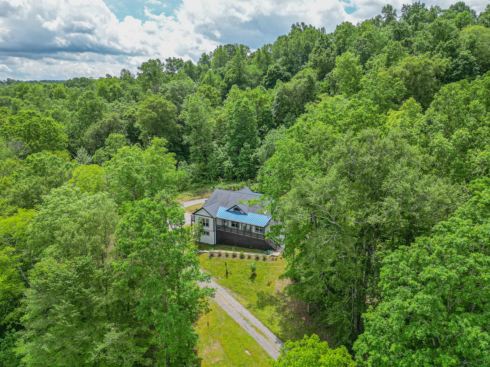 1115 Ridgecrest Road Kingston Springs, TN 37082 - Photo 36 of 38 a view of a back yard from a garden