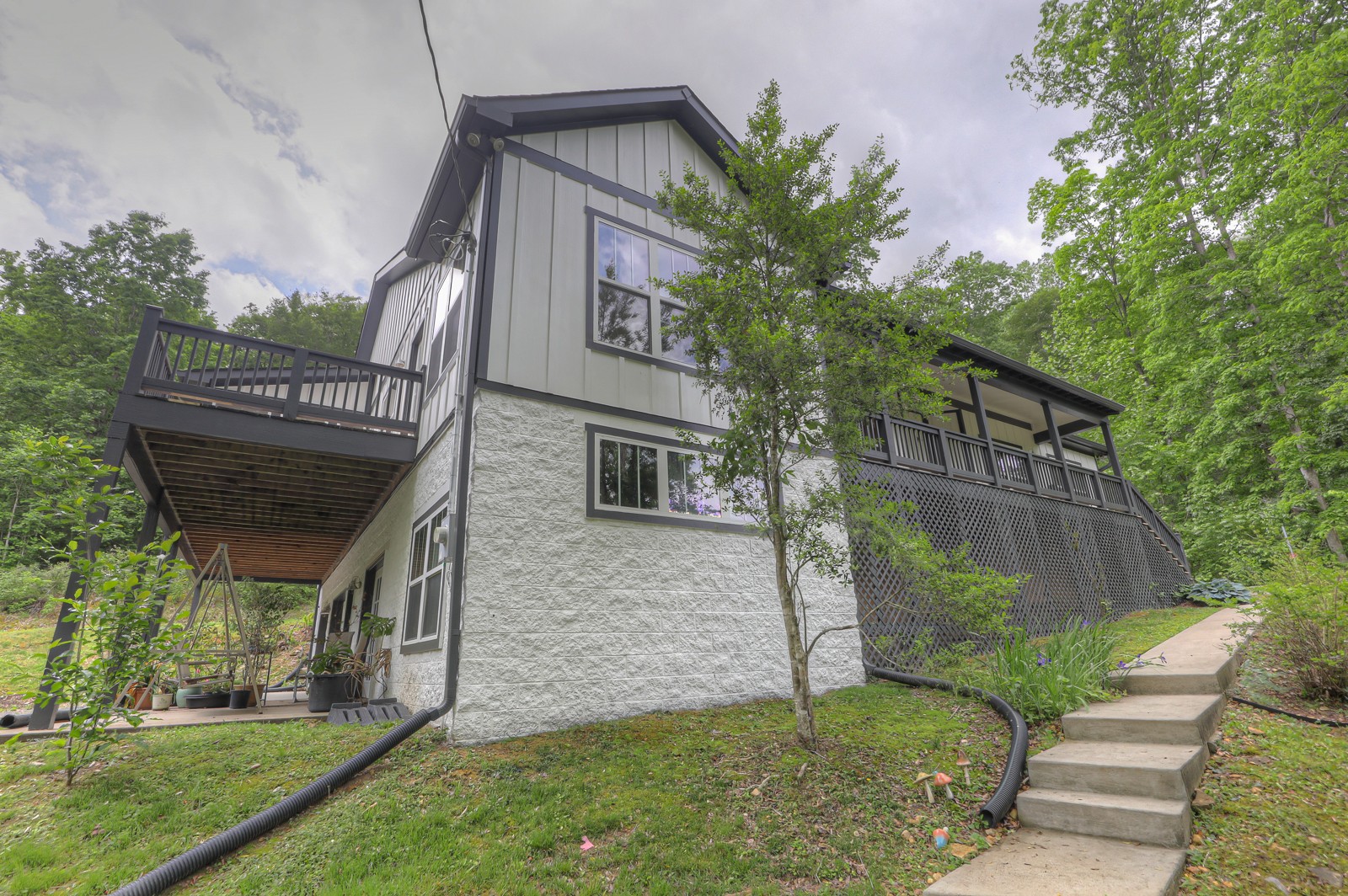 1115 Ridgecrest Road Kingston Springs, TN 37082 - Photo 4 of 38 a view of a house with a yard