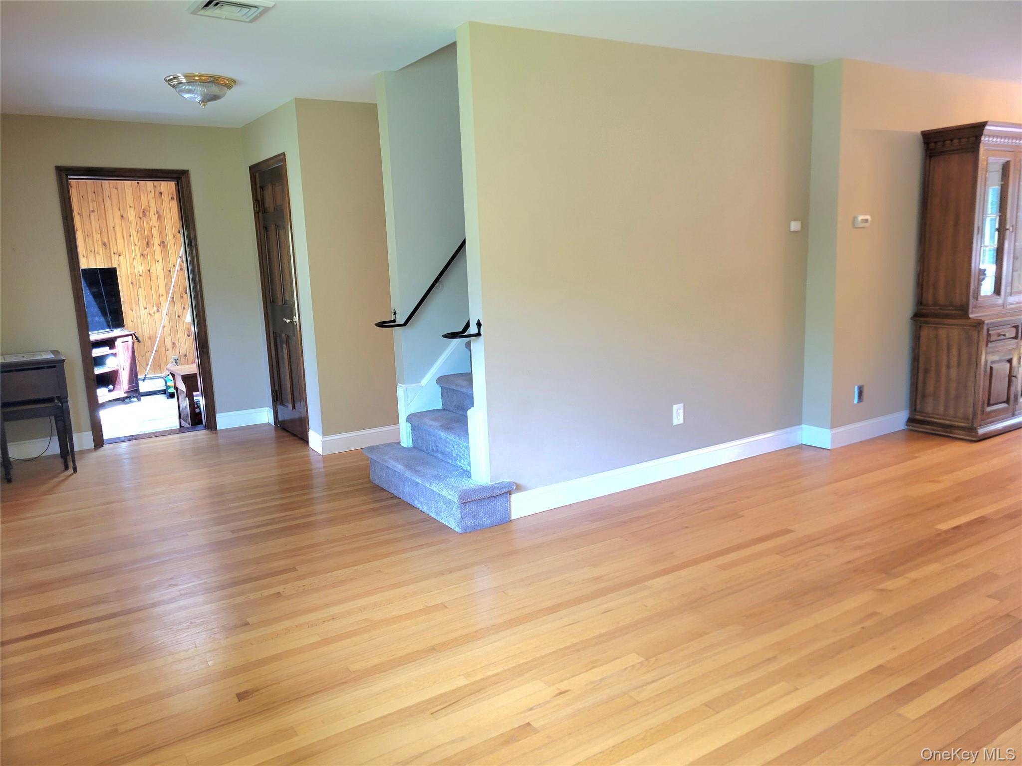 46 Cortlandt Road Mahopac, NY 10541 - Photo 9 of 36 Entrance