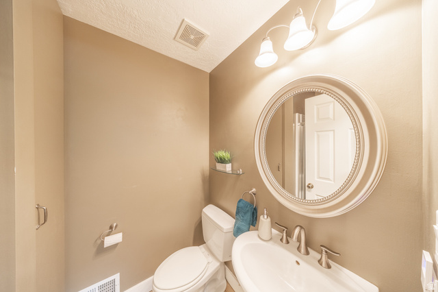 2297 Joni Drive Layton, UT 84040 - Photo 16 of 47