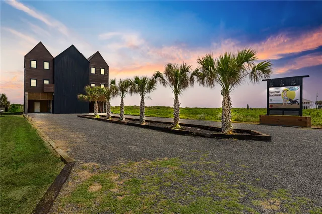 a view of a house with backyard and a tree