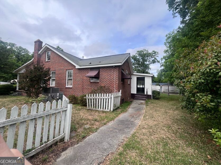 211 Gordon Street Thomson, GA 30824 - Photo 3 of 19