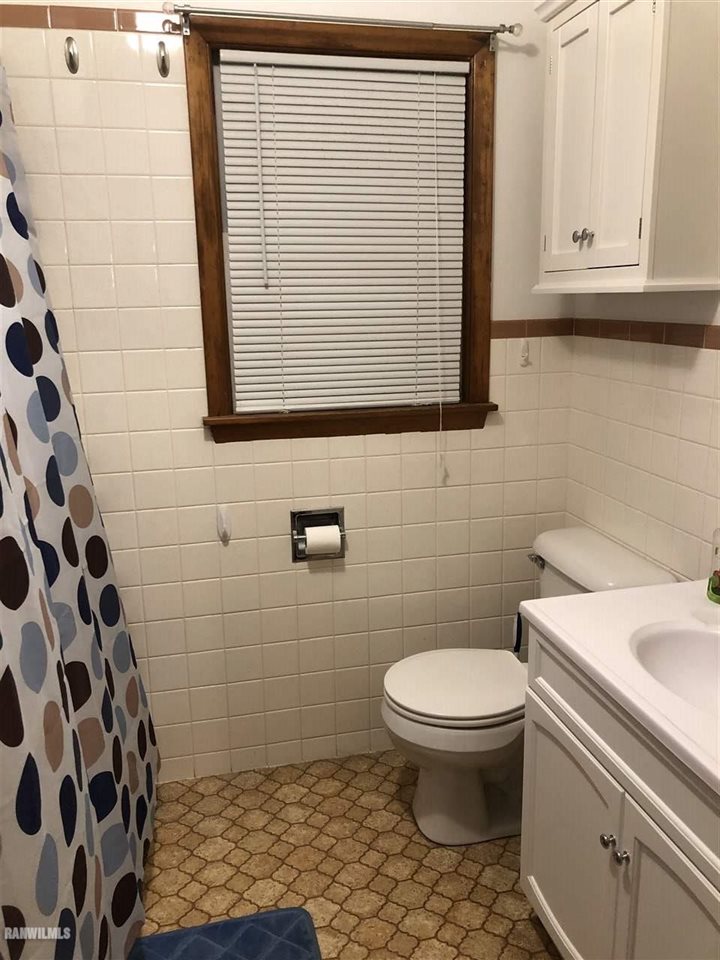 1883 East Currier Road Freeport, IL 61032 - Photo 21 of 36 a bathroom with a toilet and a sink