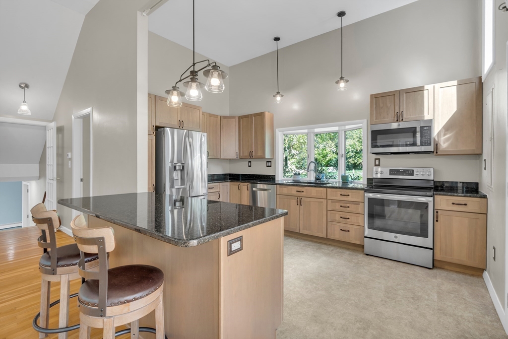 606 A Springs Road Bedford, MA 01730 - Photo 10 of 32