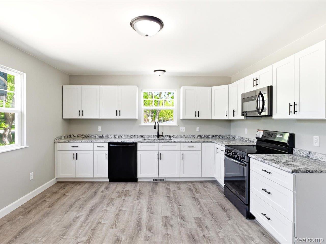 2971 Beach Road Port Huron, MI 48060 - Photo 11 of 29 09-2971 Beach Rd (9).jpg