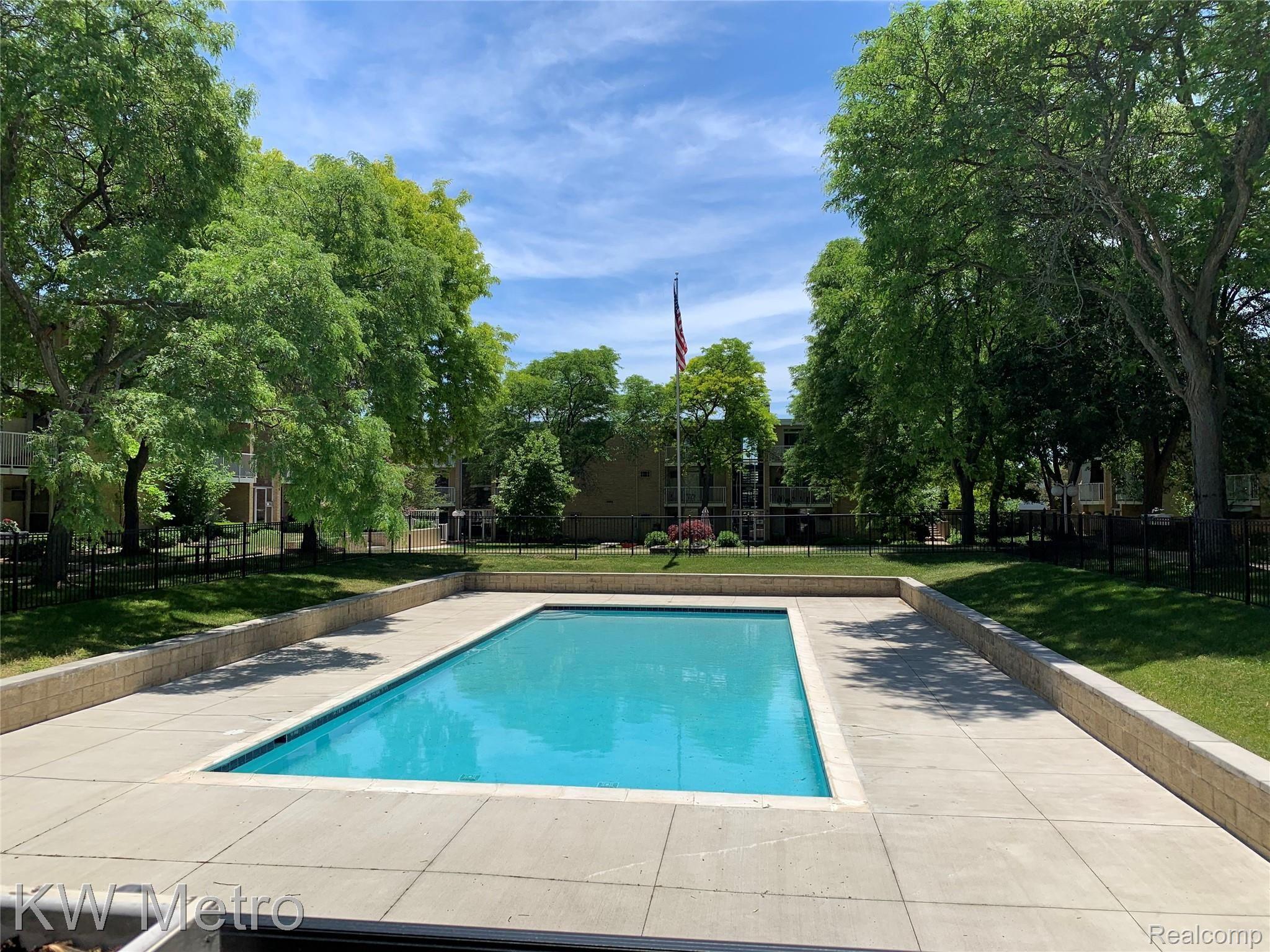 4917 North Crooks Road Royal Oak, MI 48073 - Photo 12 of 13 IMG_8417.jpg