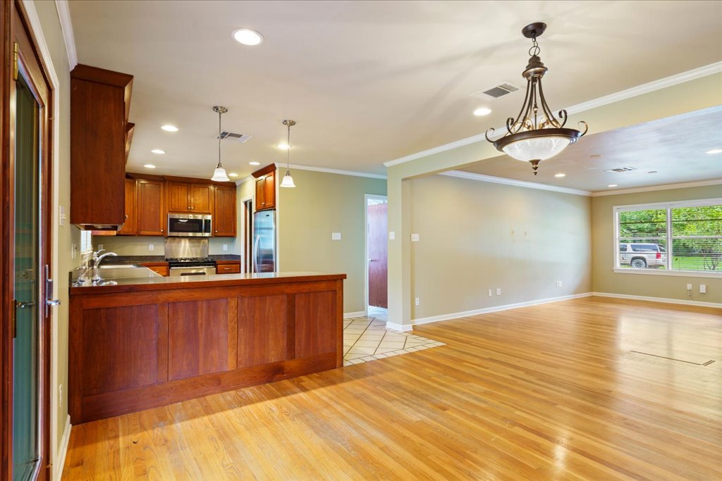 1205 Ruth Avenue Austin, TX 78757 - Photo 8 of 30