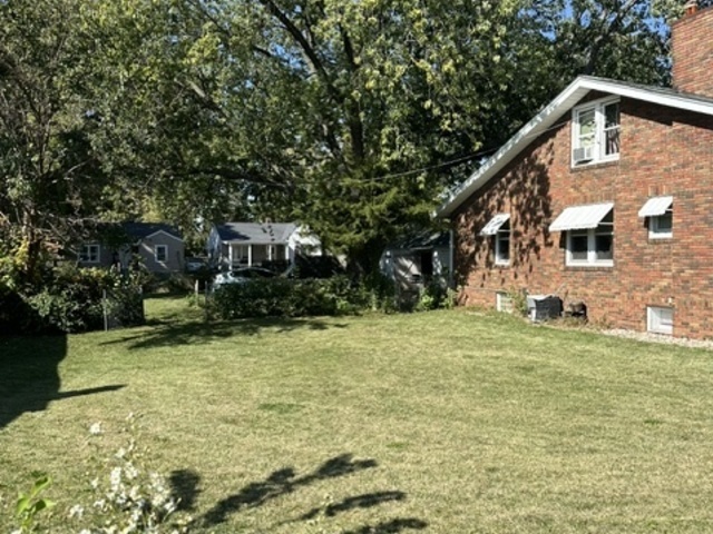 729 South 22nd Street Decatur, IL 62521 - Photo 5 of 22 a front view of house with yard
