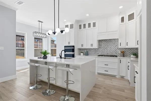 $540,000 | 707 Ross Trail, Arlington, TX 76012