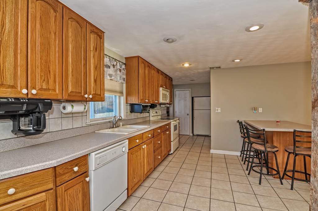 39 Trask Road Peabody, MA 01960 - Photo 8 of 24 Gallery Image 8