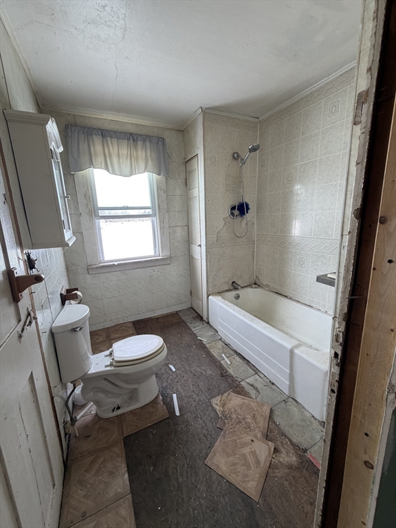 92 Chace Road Freetown, MA 02717 - Photo 8 of 17 a bathroom with a sink a toilet a mirror and a tub