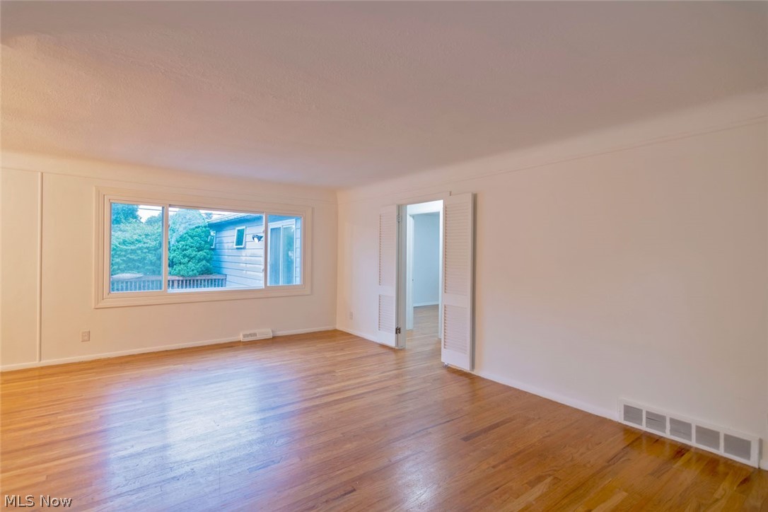 4975 Emmet Road Cleveland, OH 44124 - Photo 2 of 35 Gallery Image 2