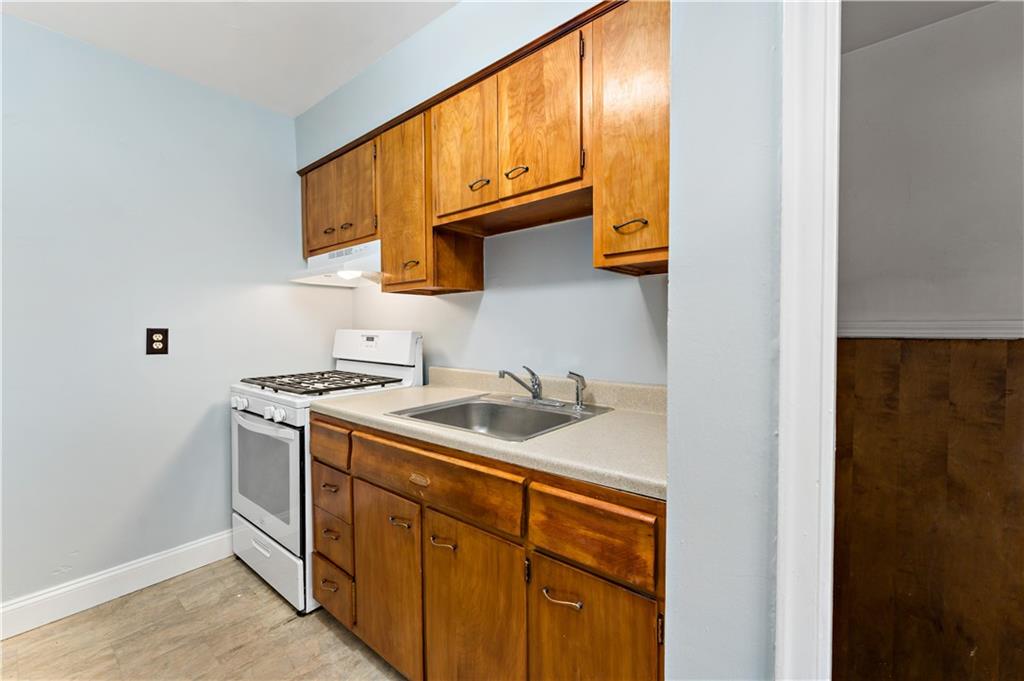 569 Loretto Road Pittsburgh, PA 15217 - Photo 8 of 30