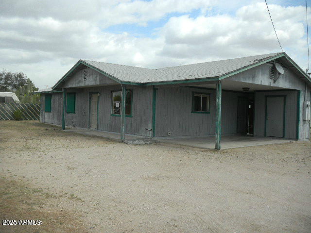 301 South Elmont Drive Apache Junction, AZ 85120 - Photo 28 of 32 a backyard of a house