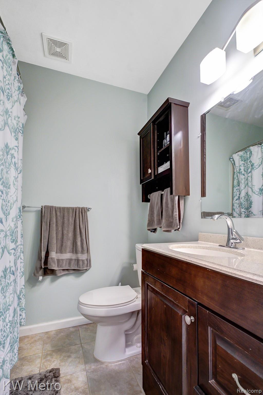 815 West Maple Road Clawson, MI 48017 - Photo 11 of 22 dsc01072-dsc01074.jpg