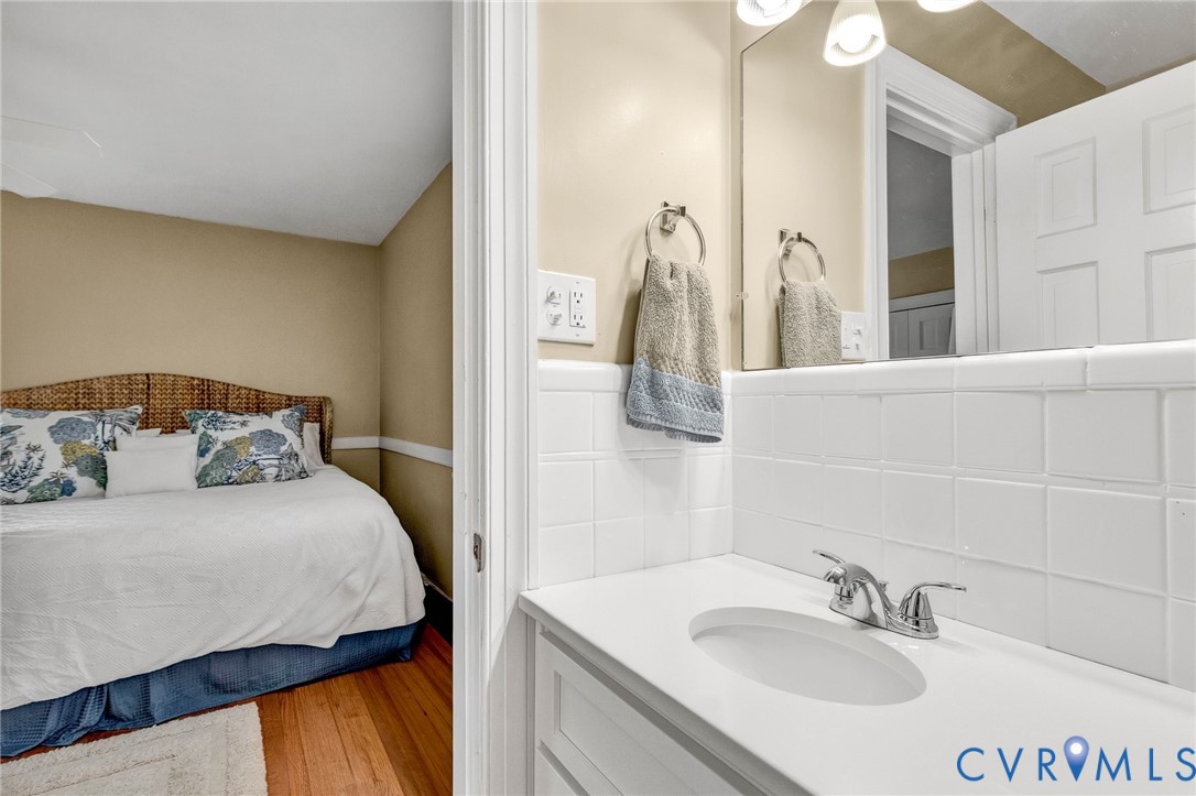 708 Keats Road Henrico, VA 23229 - Photo 25 of 39 Bathroom attached to bedroom 2