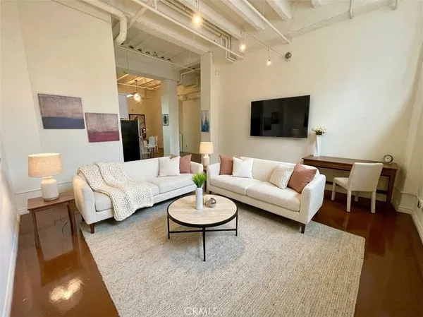 $2,400 | 312 West 5th Street, Unit 201, Los Angeles, CA 90013